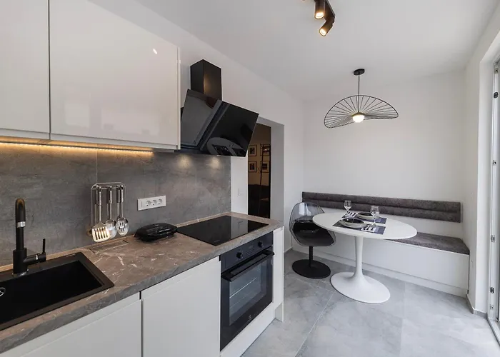 Find Your Haven In Morena Celeste Seaside Puntamika Apartments! Διαμέρισμα