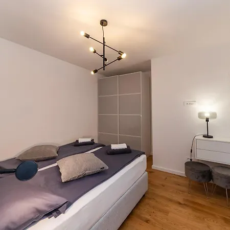 Find Your Haven In Morena Celeste Seaside Puntamika Apartments! * ザダル