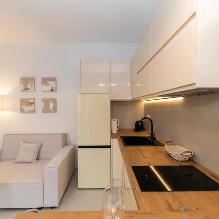 Find Your Haven In Morena Celeste Seaside Puntamika Apartments! アパート