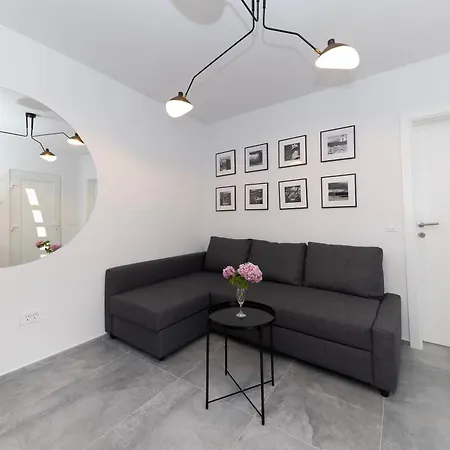 Find Your Haven In Morena Celeste Seaside Puntamika Apartments! アパート ザダル