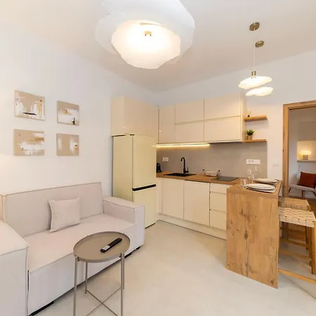 Find Your Haven In Morena Celeste Seaside Puntamika Apartments! アパート ザダル
