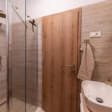 Find Your Haven In Morena Celeste Seaside Puntamika Apartments! アパート