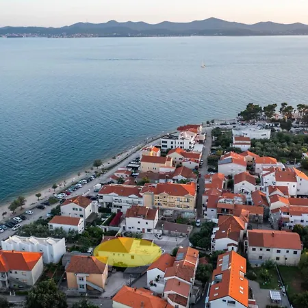 Find Your Haven In Morena Celeste Seaside Puntamika Apartments! アパート ザダル