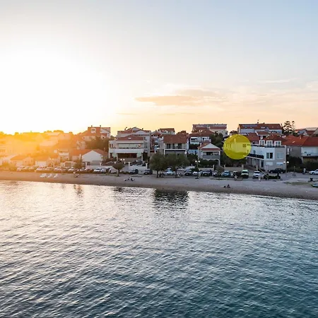 Find Your Haven In Morena Celeste Seaside Puntamika Apartments! ザダル